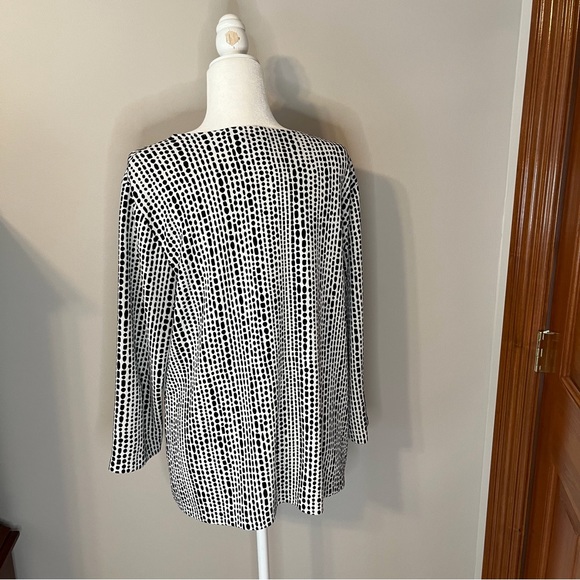 Chicos size 3 easy wear V-neck top with three-quarter length sleeves - Picture 3 of 5